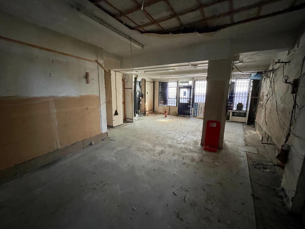 Lot: 5 - FREEHOLD MIXED USE DEVELOPMENT OPPORTUNITY WITH PLANNING - Existing retail space looking from the back of the shop